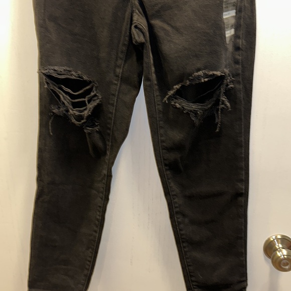 Levi’s High Waisted Mom Jean Black. Size25/27 on tags. Destruction. 💯 Cotton. - Picture 5 of 12